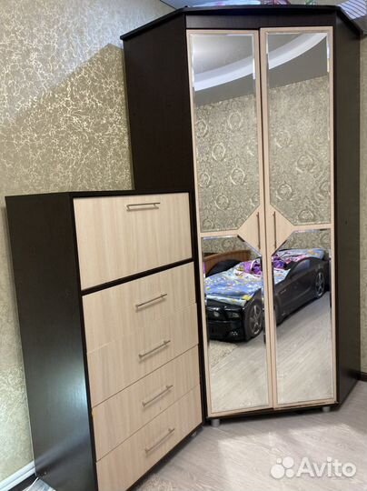 Угловой шкаф