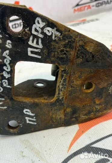 Кронштейн рессоры передний правый Fiat Ducato