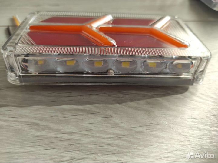 Фонарь боковой красный 24V