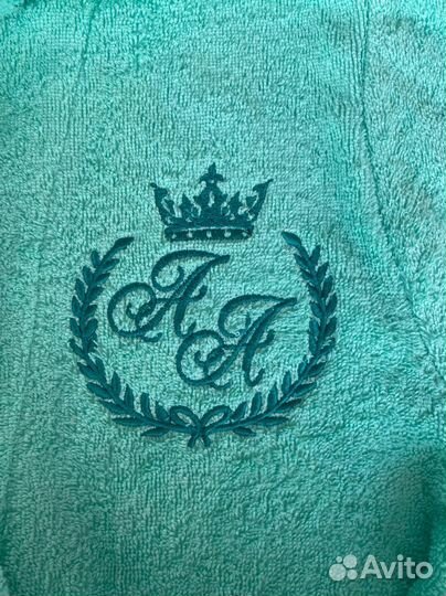 Халат с вышивкой на груди