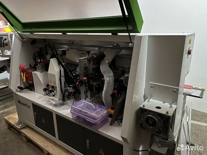 Автоматический кромкооблицовочный станок WoodTec