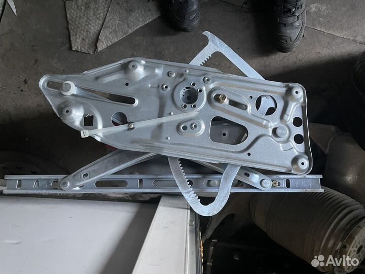 Стеклоподъемник правый передний Mercedes W140