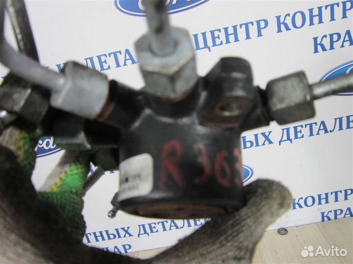 Топливная рампа Ford Focus 2 2008-2011