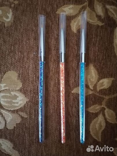 Продам набор кистей для маникюра