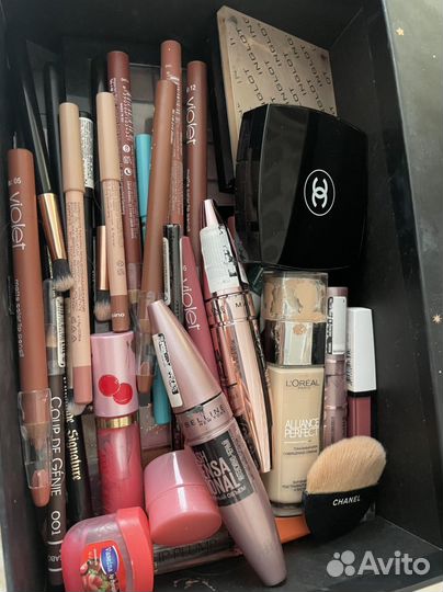 Набор косметики revolution,loreal,chanel,inglot