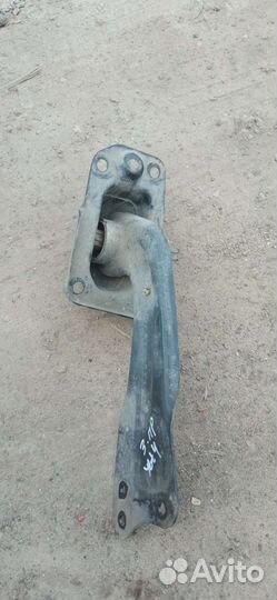 1K0505226H задний правый рычаг Шкода Йети