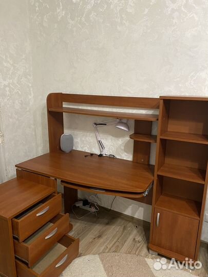 Письменный стол
