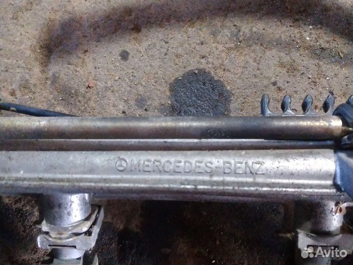 Топливная рампа с форсунками Mercedes M111