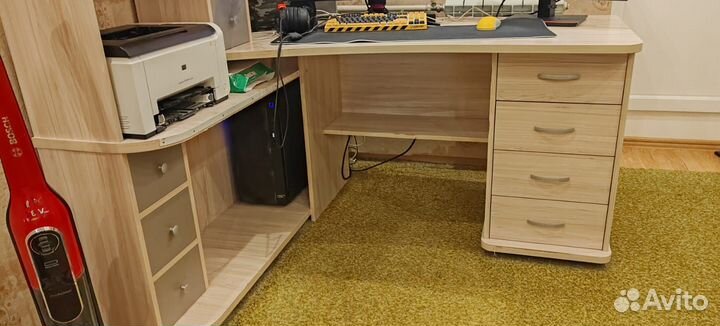 Компьютерный стол