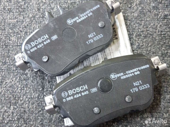 Задние тормозные колодки W213 Bosch A0004209203