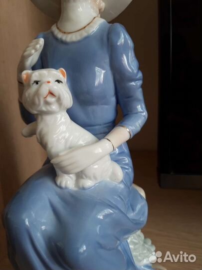 Коллекционная статуэтка Дама с собачкой фарфор