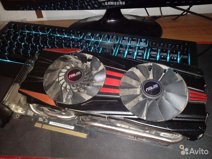 Asus Radeon R9 280X 3GB