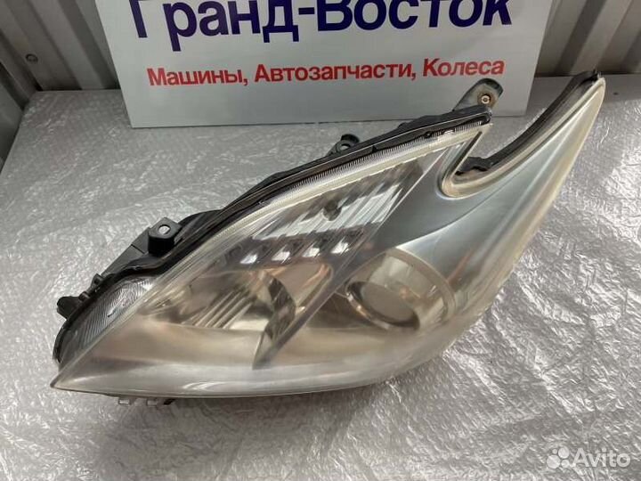 Фара левая Toyota Prius ZVW30 2010