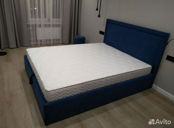 Кровать с мягким изголовьем