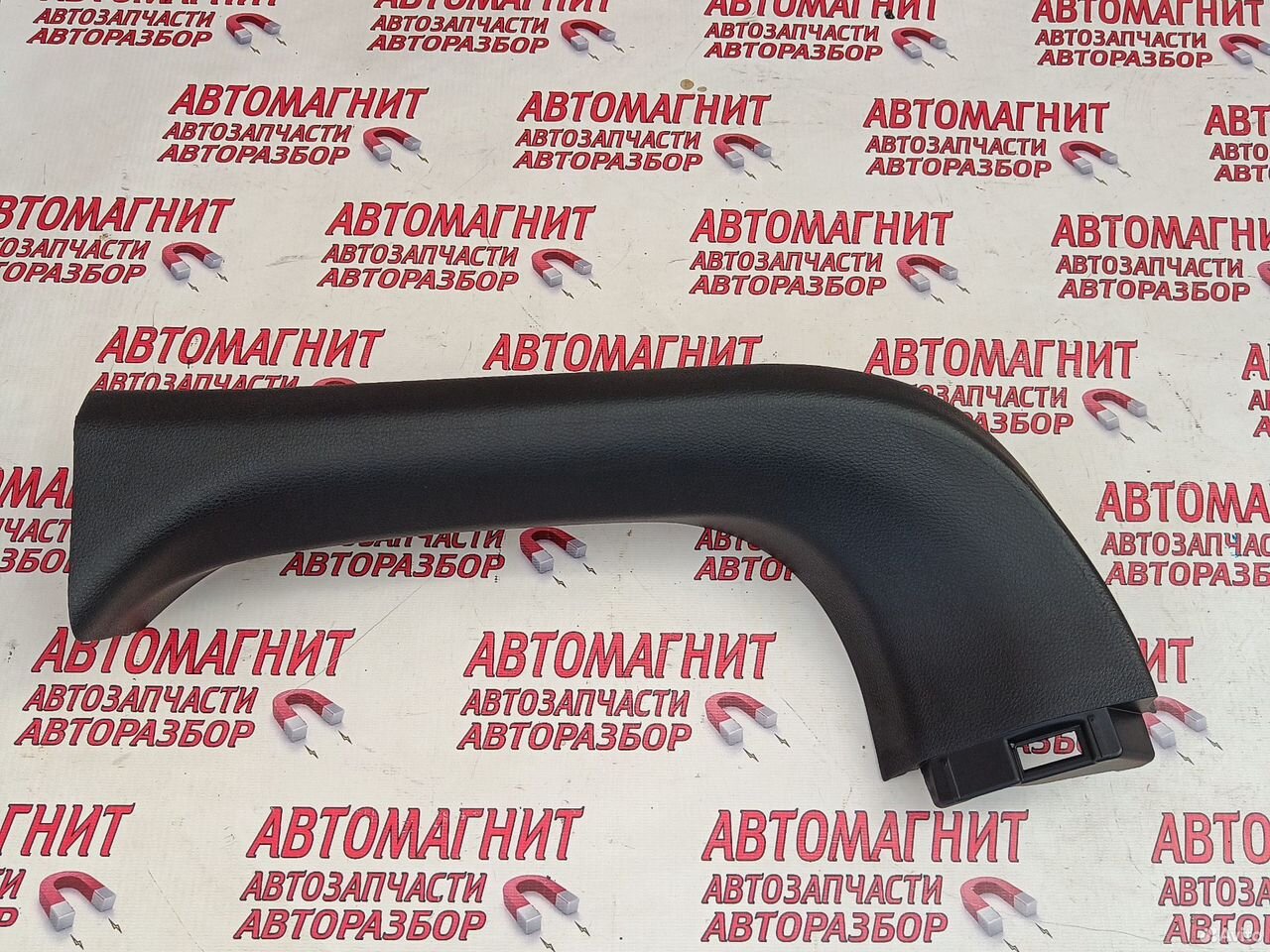 Обшивка крышки багажника правая Тойота Рав 4 ха50