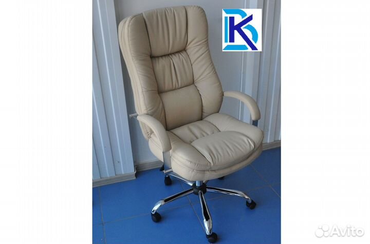 Офисное кресло 