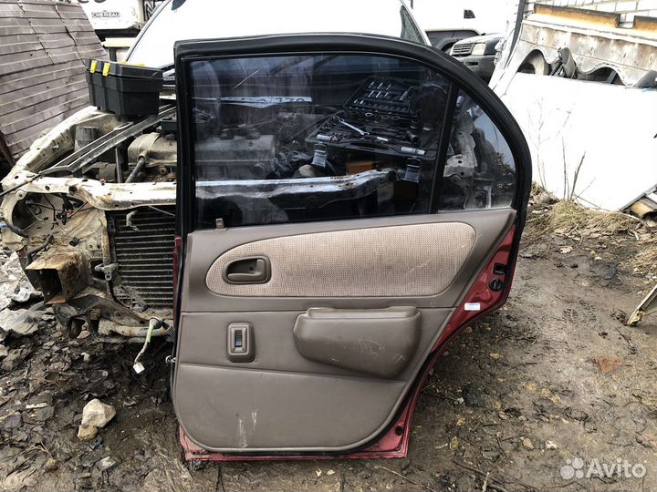 Toyota corolla 100 дверь