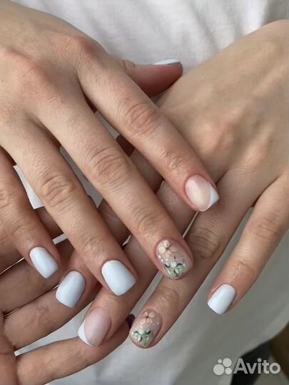 Модель на маникюр