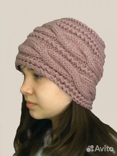 Шапка женская вязанная цвета 