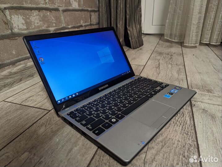 Ноутбук Samsung i3-2350/Intel HD 3000/500HDD/4RAM