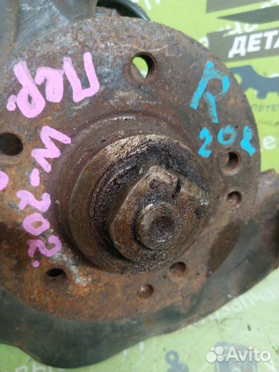 Ступица цапфа кулак передняя правая Mercedes-Benz