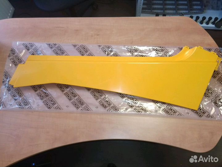 Уголок подкапотный вертикальный на JCB