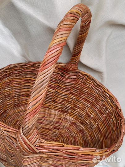 Корзина плетеная из бумажной лозы