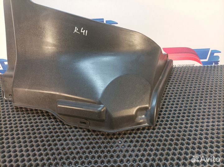 Накладка пневмотрубок правая Renault T