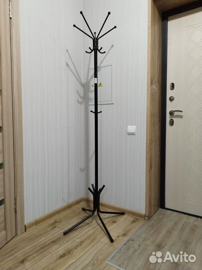 Вешалка для одежды напольная металлическая