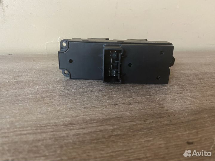 Блок управления стеклоподъемниками Mazda MPV