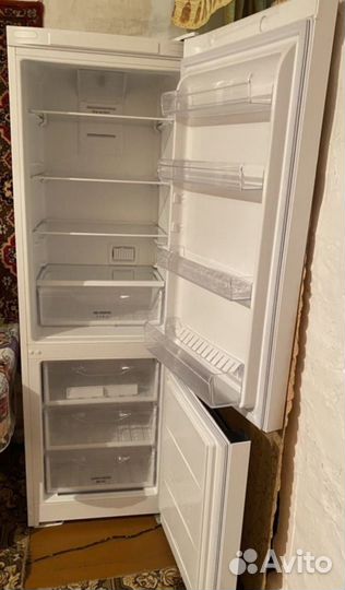 Холодильник indesit