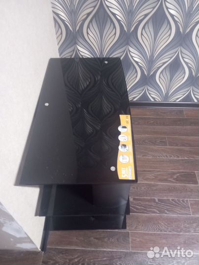 Столик стеклянный под телевизор