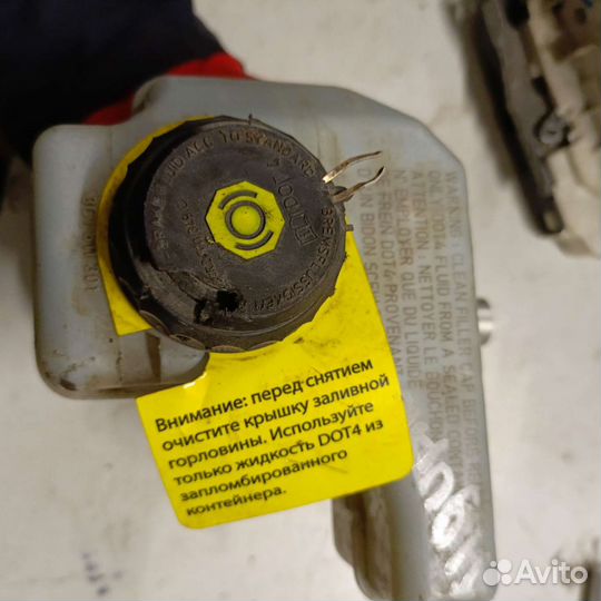 Главный тормозной цилиндр Volkswagen Tiguan