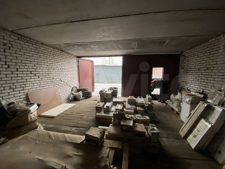 Гараж, > 30 м²