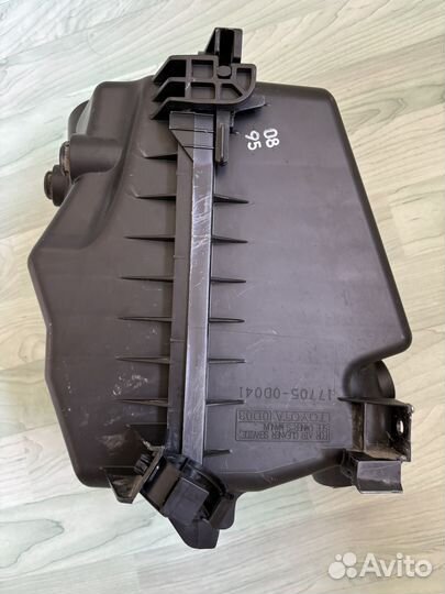 Корпус воздушного фильтра на toyota avensis t250