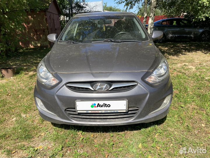 Hyundai Solaris 1.4 AT, 2012, битый, 52 000 км