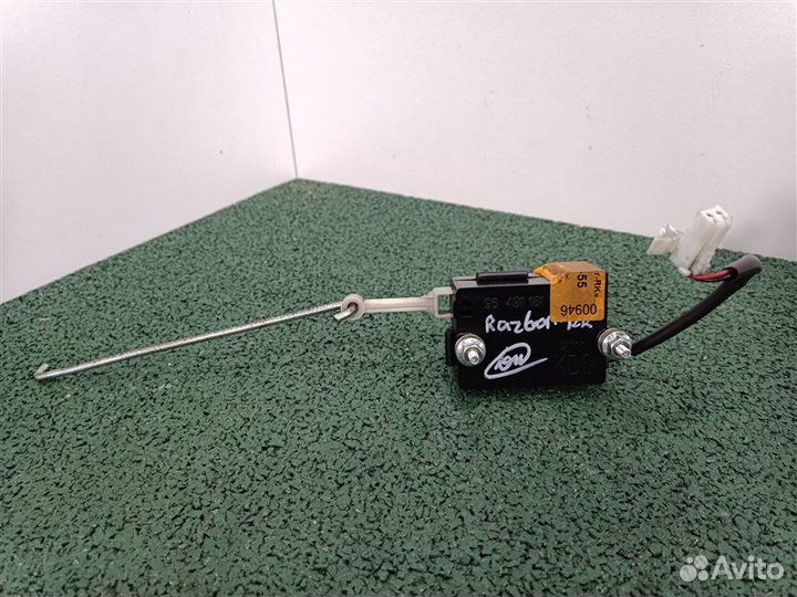 Активатор замка двери багажника Chevrolet Captiva