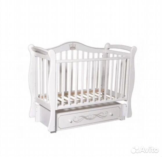 Детская кроватка с маятником, ящиком и матрасом