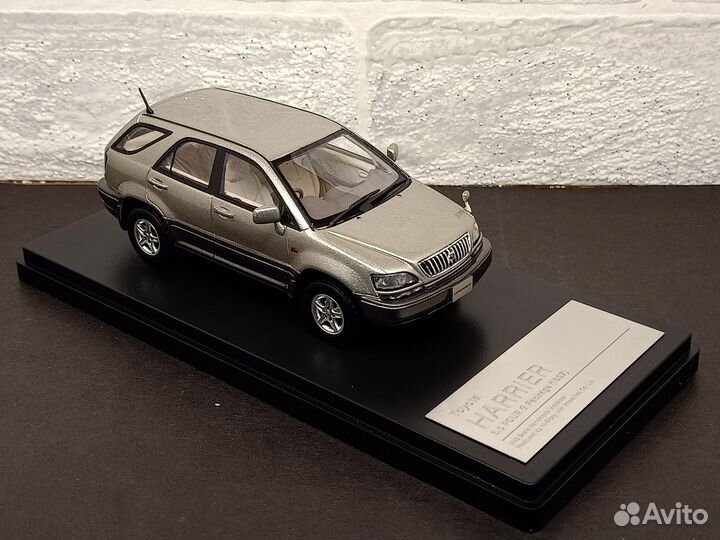 Модель Toyota Harrier 1/43 Hi-story