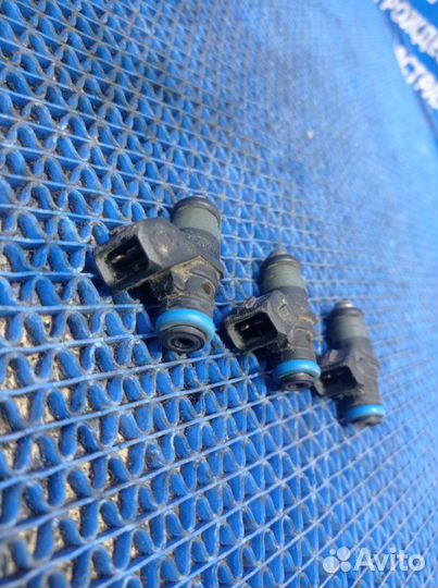 Топливная форсунка Renault Logan седан K7J 2007