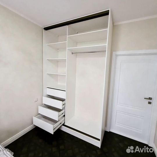 Шкаф с зеркалом