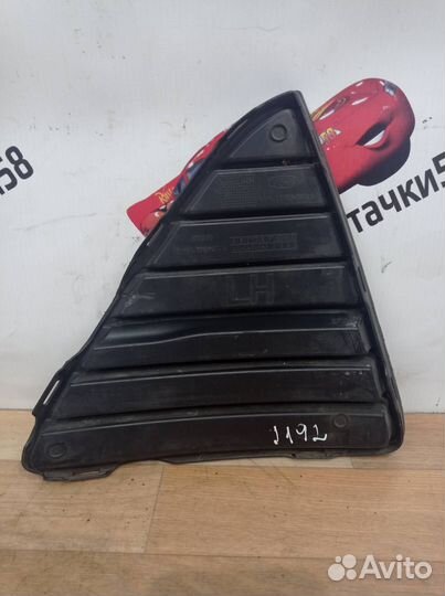 Заглушка решетки бампера левая Ford Focus 3 BK