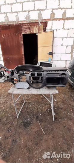 Торпеда с подушкой(airbag) Рено-меган1 2001г.в