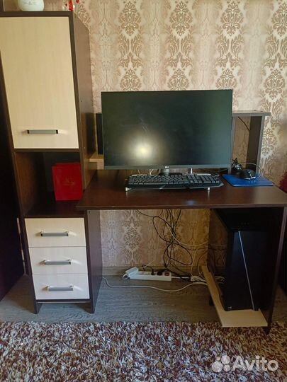 Компьютерный стол