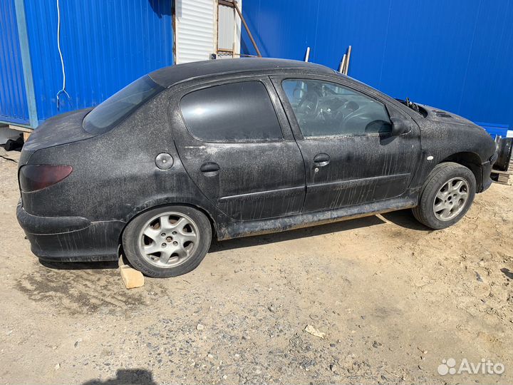 В разборке Peugeot 206 седан