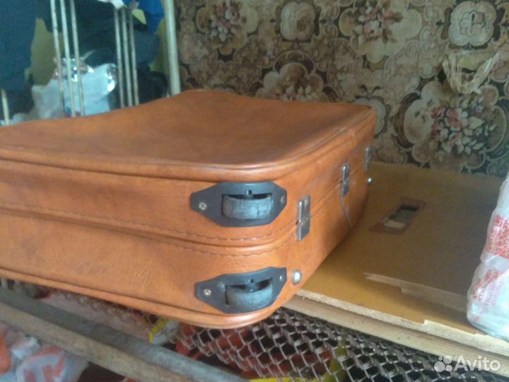 Продам чемодан в хорошом состояний