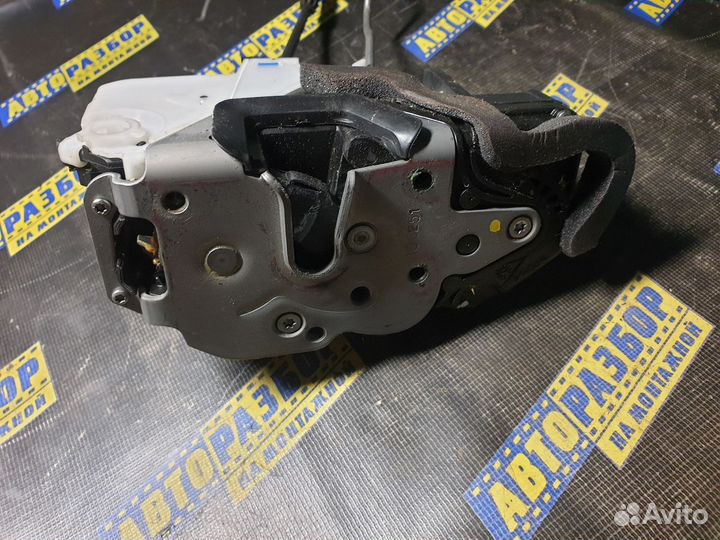 Замок двери передней правой Опель Астра J