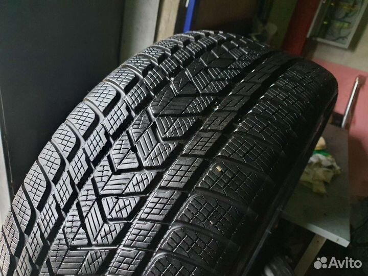 Pirelli Scorpion Winter 285/45 R21