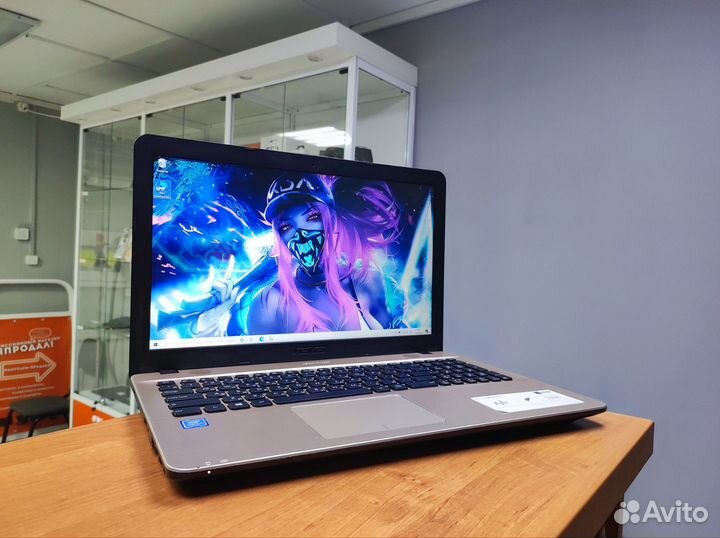 Быстрый современный Asus full HD/810 M/SSD