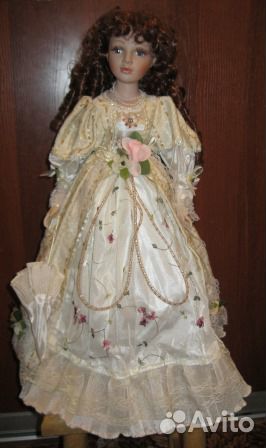Большая фарфоровая кукла